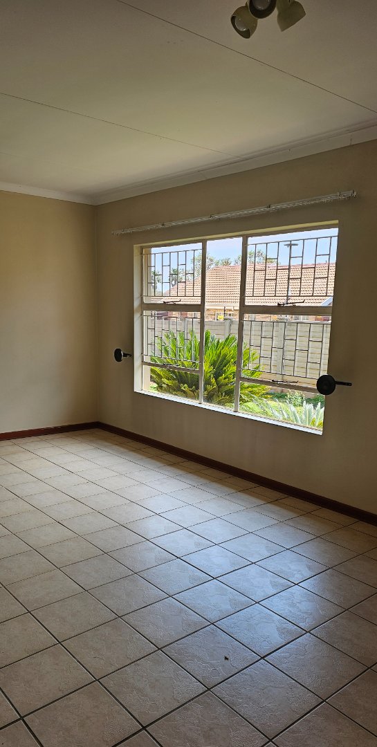 2 Bedroom Property for Sale in Langenhovenpark Free State